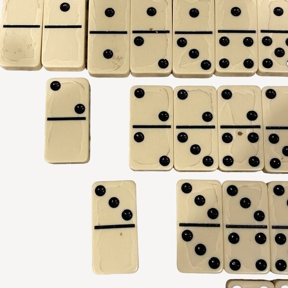 Vintage Dominoes Set With Green Case Made In Taiwan Classic Fun For Family Game - Picture 4 of 9